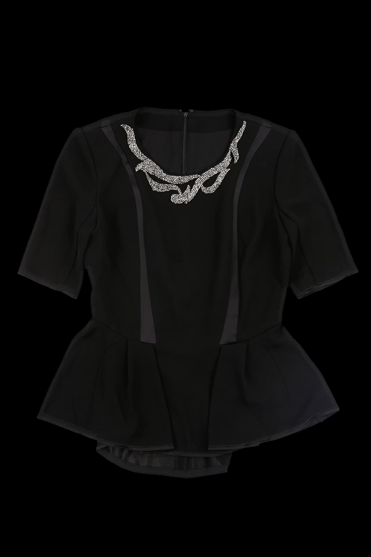 비즈 넥라인 반팔 블라우스