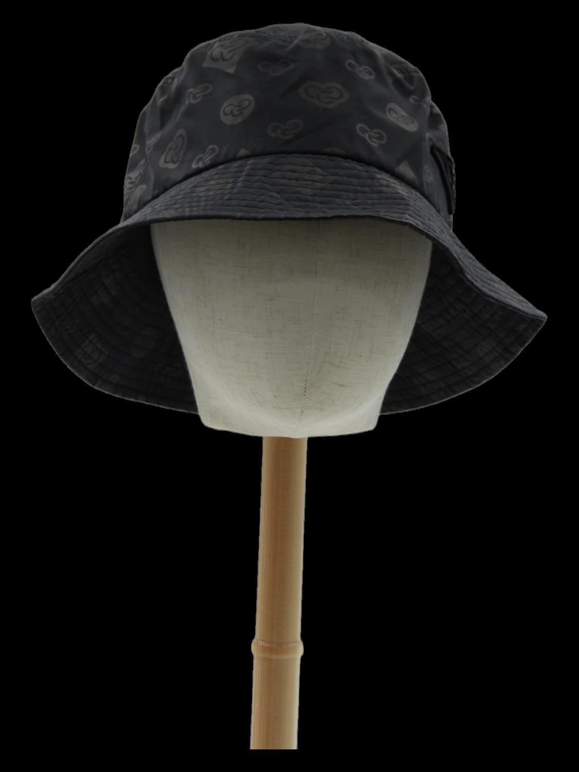 블랙 올오버 로고 패턴 버킷햇