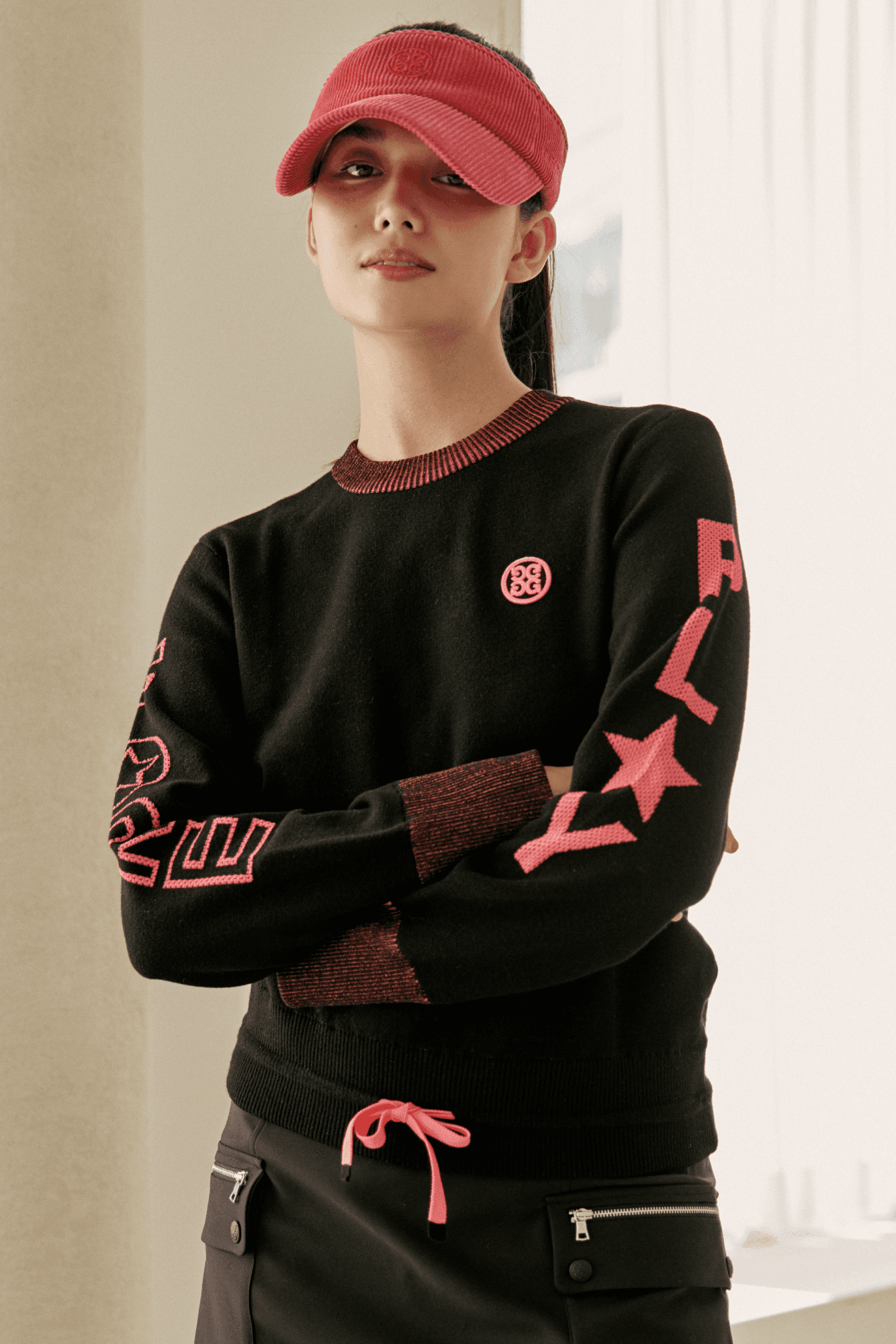 핑크 레터링 스웨터 블랙