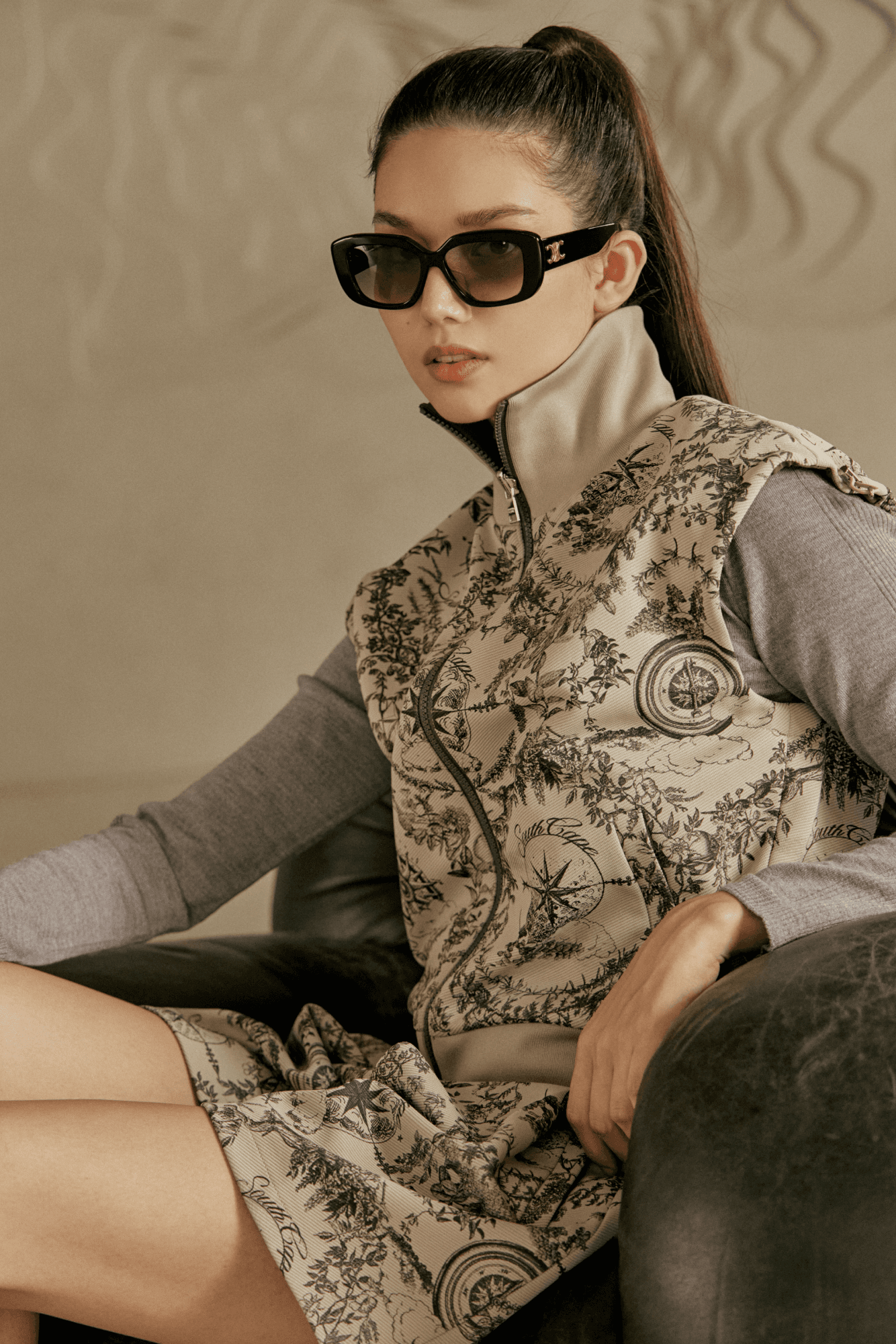 여성 올오버 프린트 리버시블 베스트