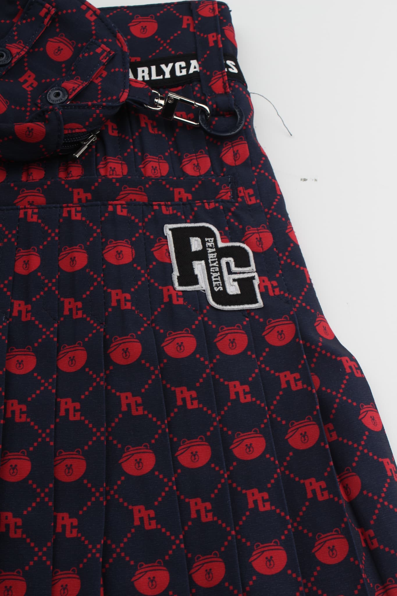 베어 프린트 플리츠 스커트