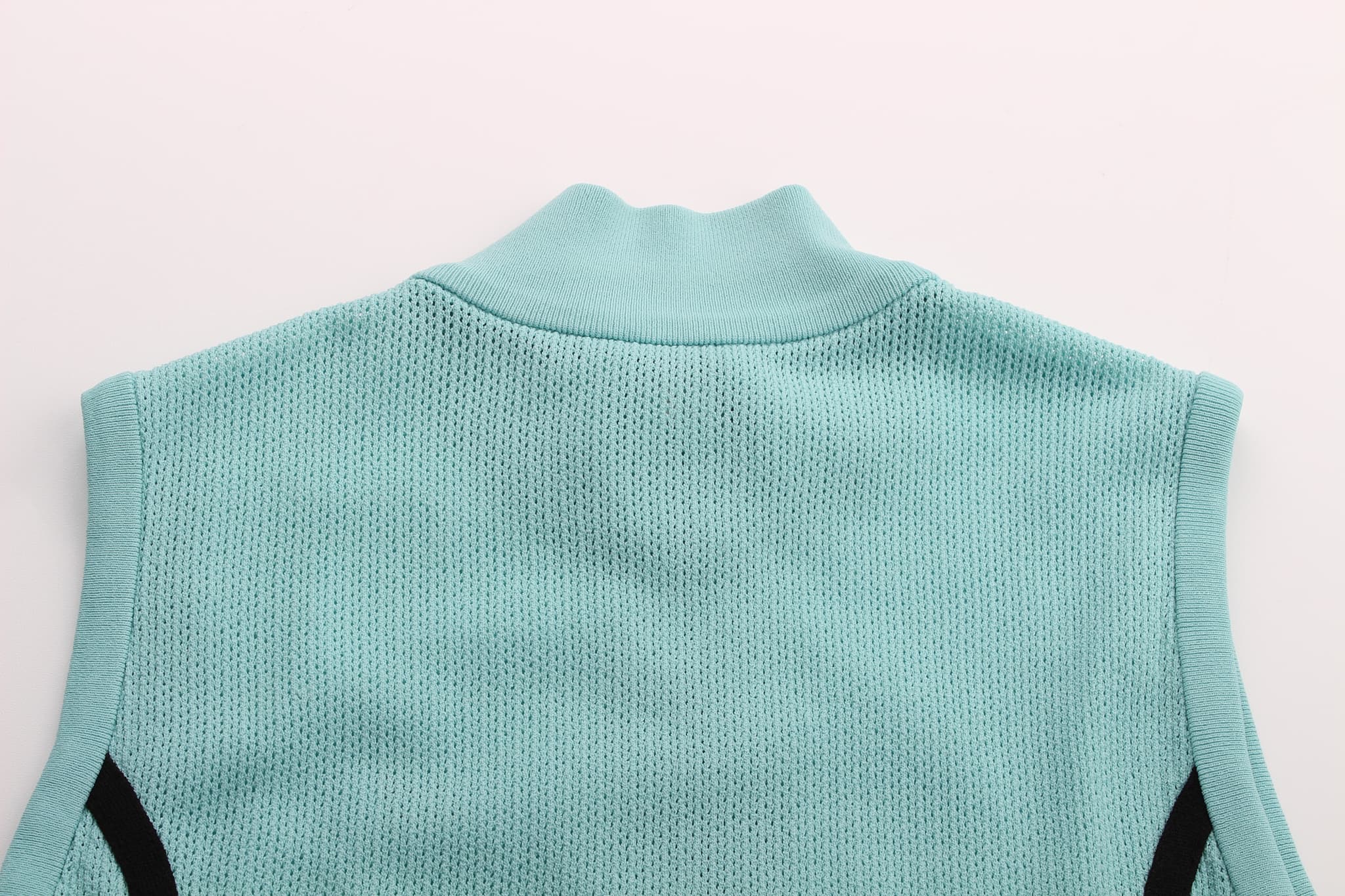 여성 니트 배색테잎 민소매 티셔츠