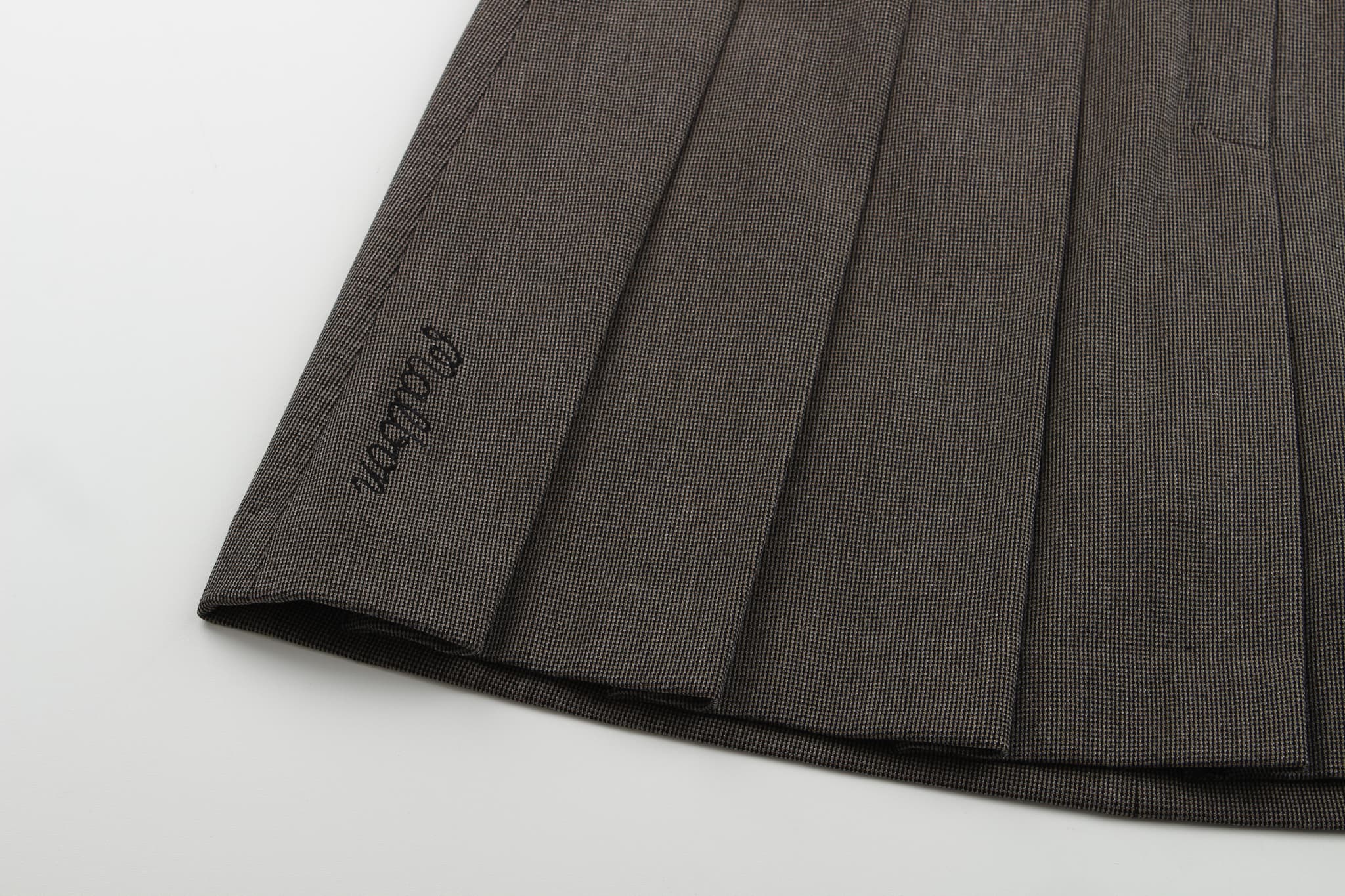 울 라이크 플리츠 스커트