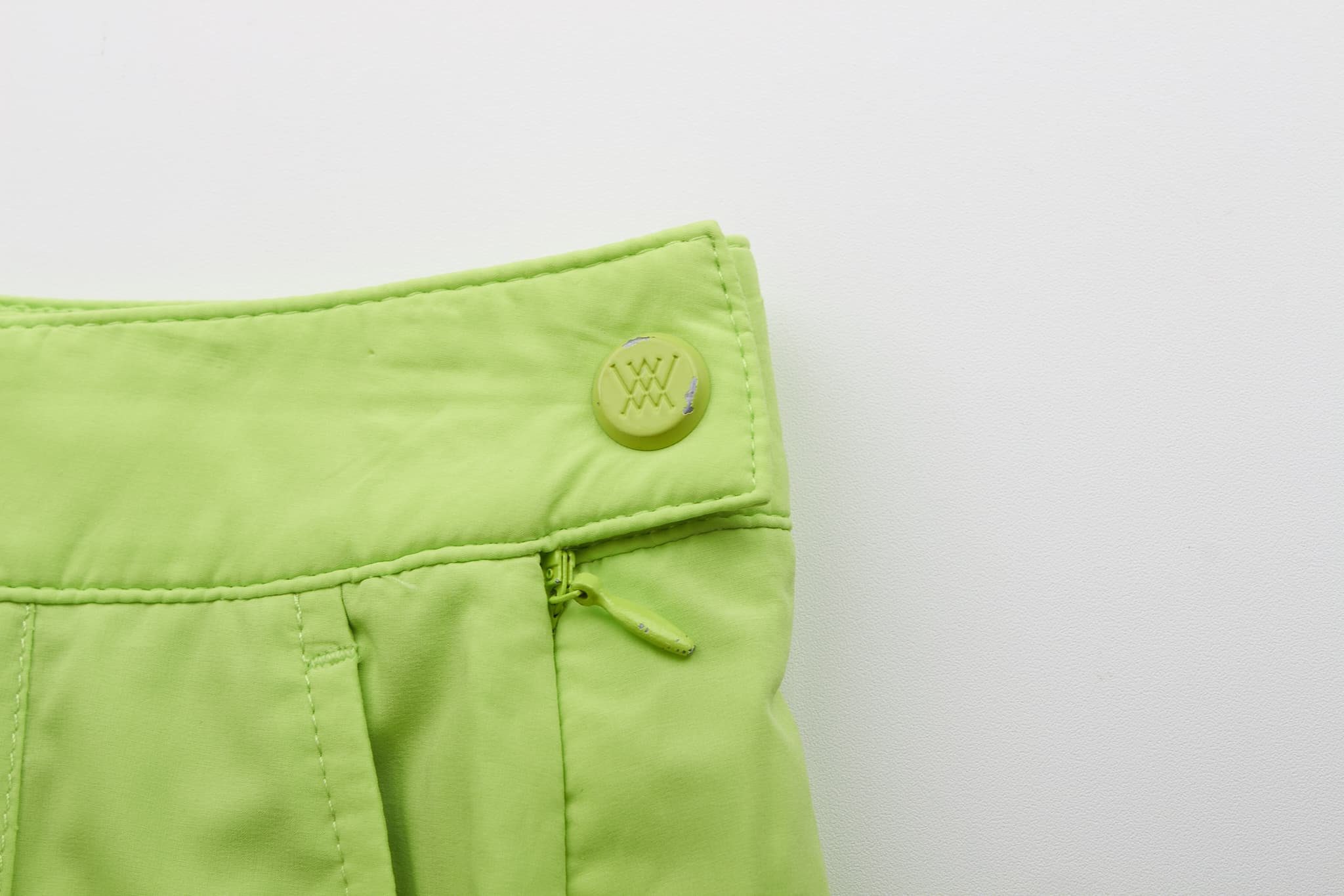 심플 로고 포인트 플리츠