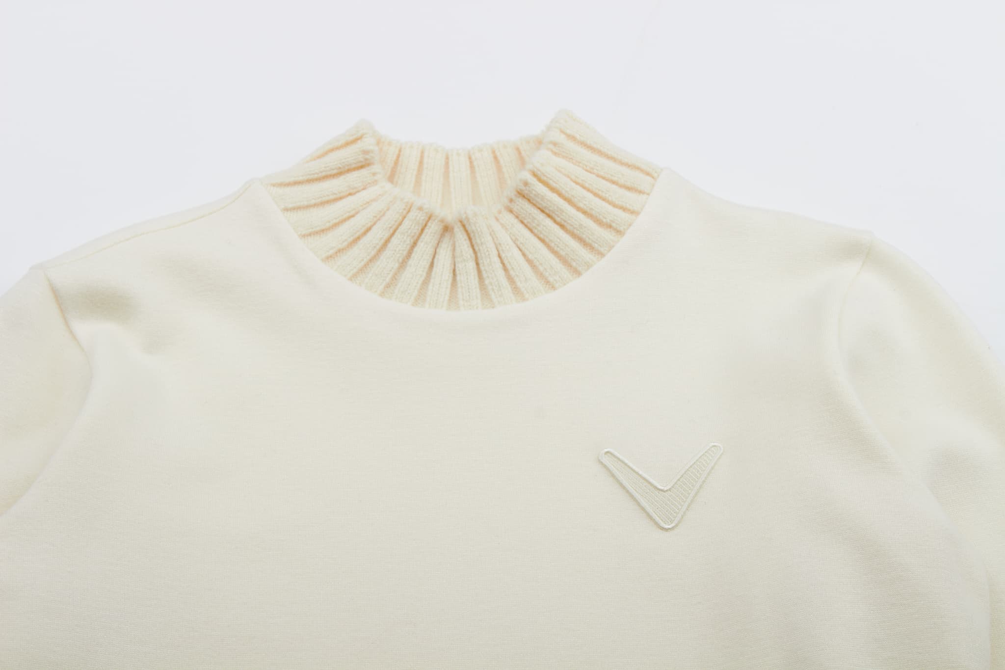 니트 하이넥 티셔츠