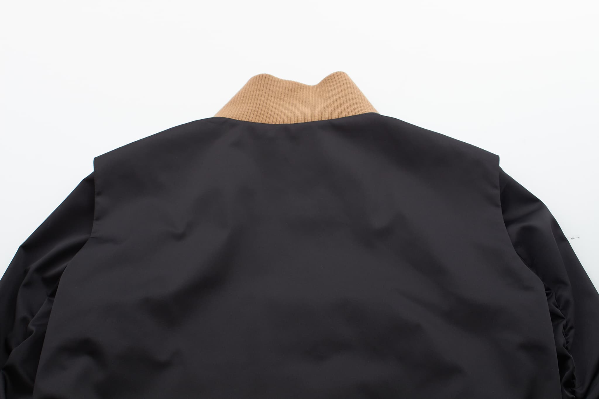 하이넥 새틴 집업