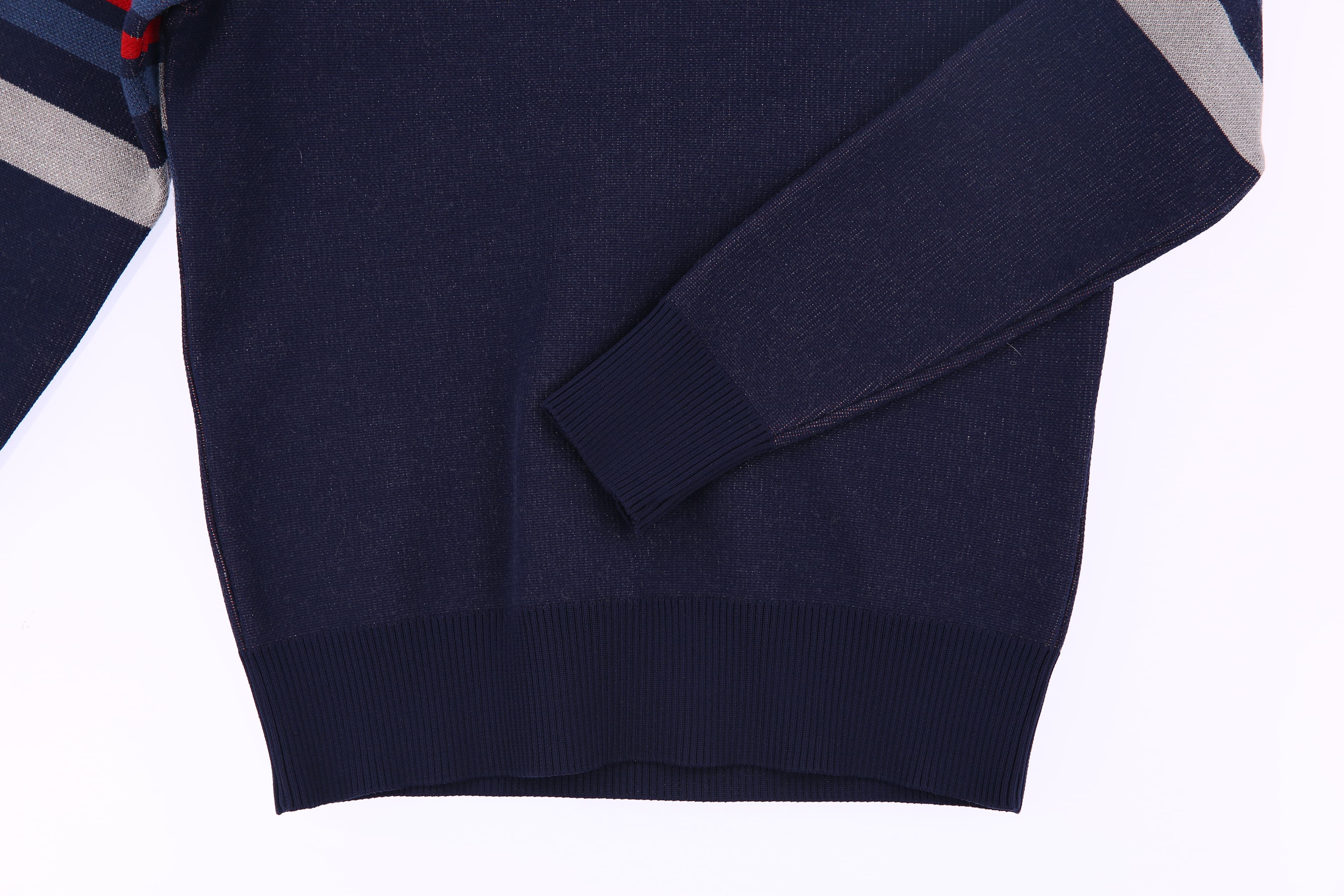 펄 배색 브이넥 니트