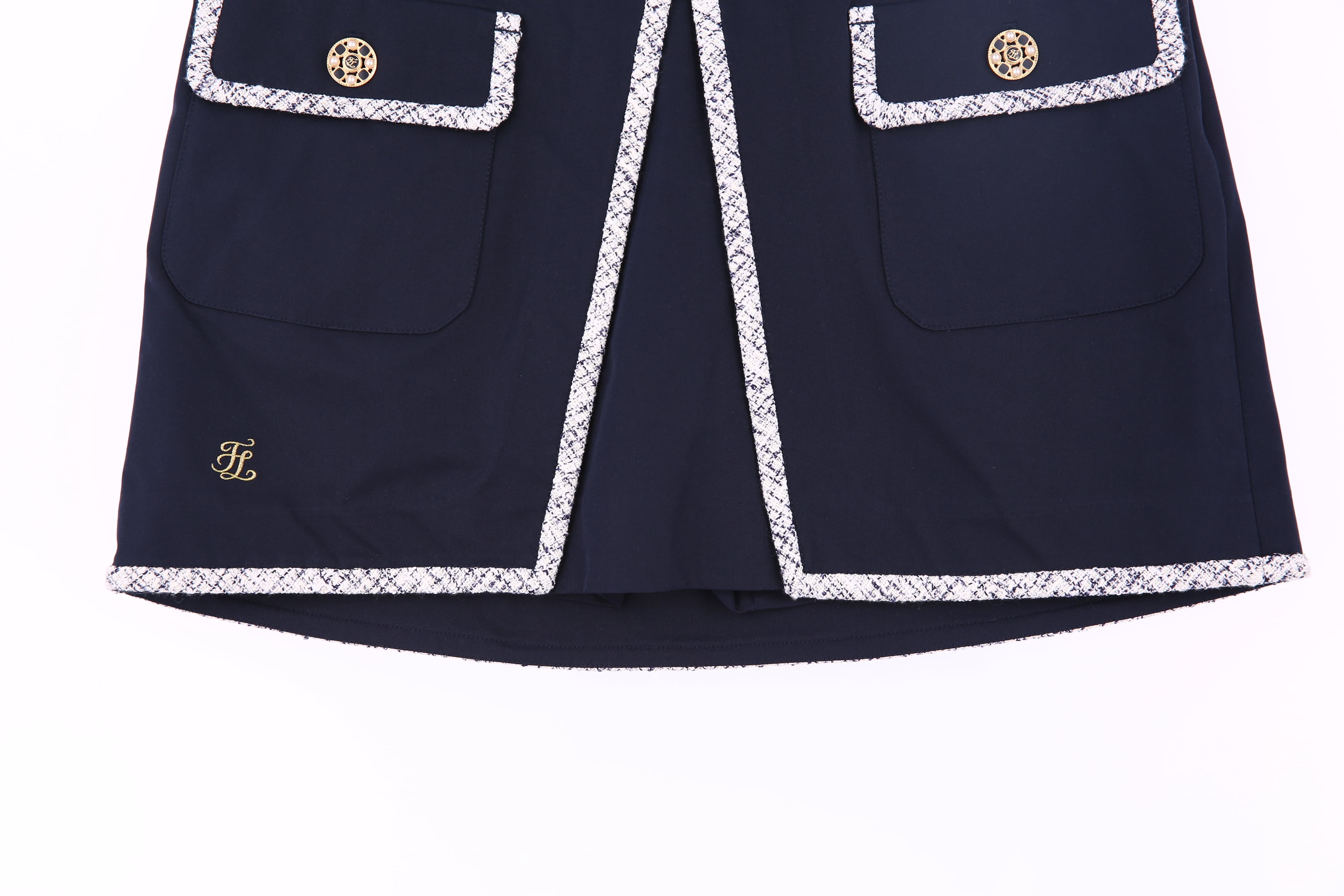 로고버튼 트윌 배색 스커트