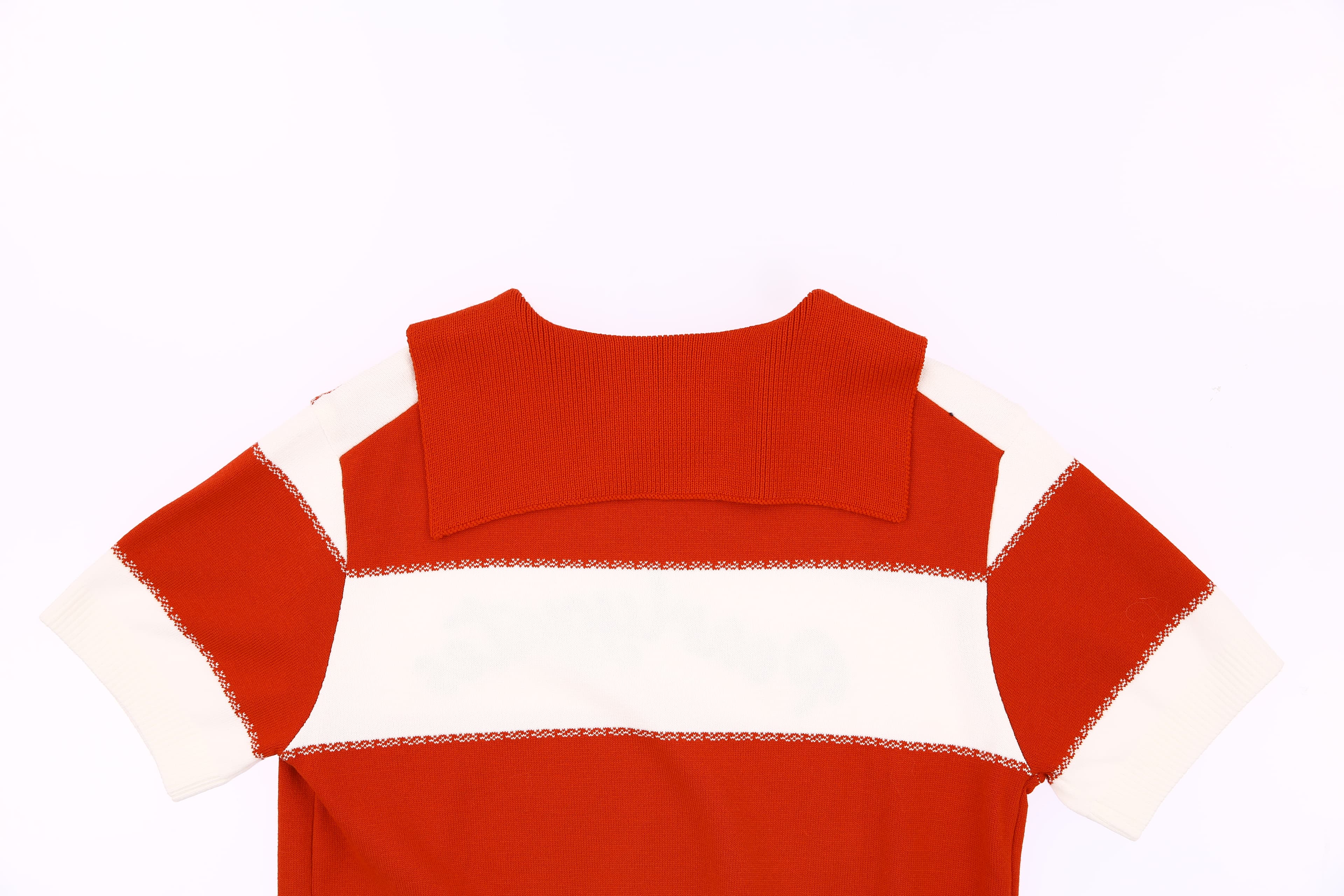 배색 로고 레드 스트라이프 스웨터