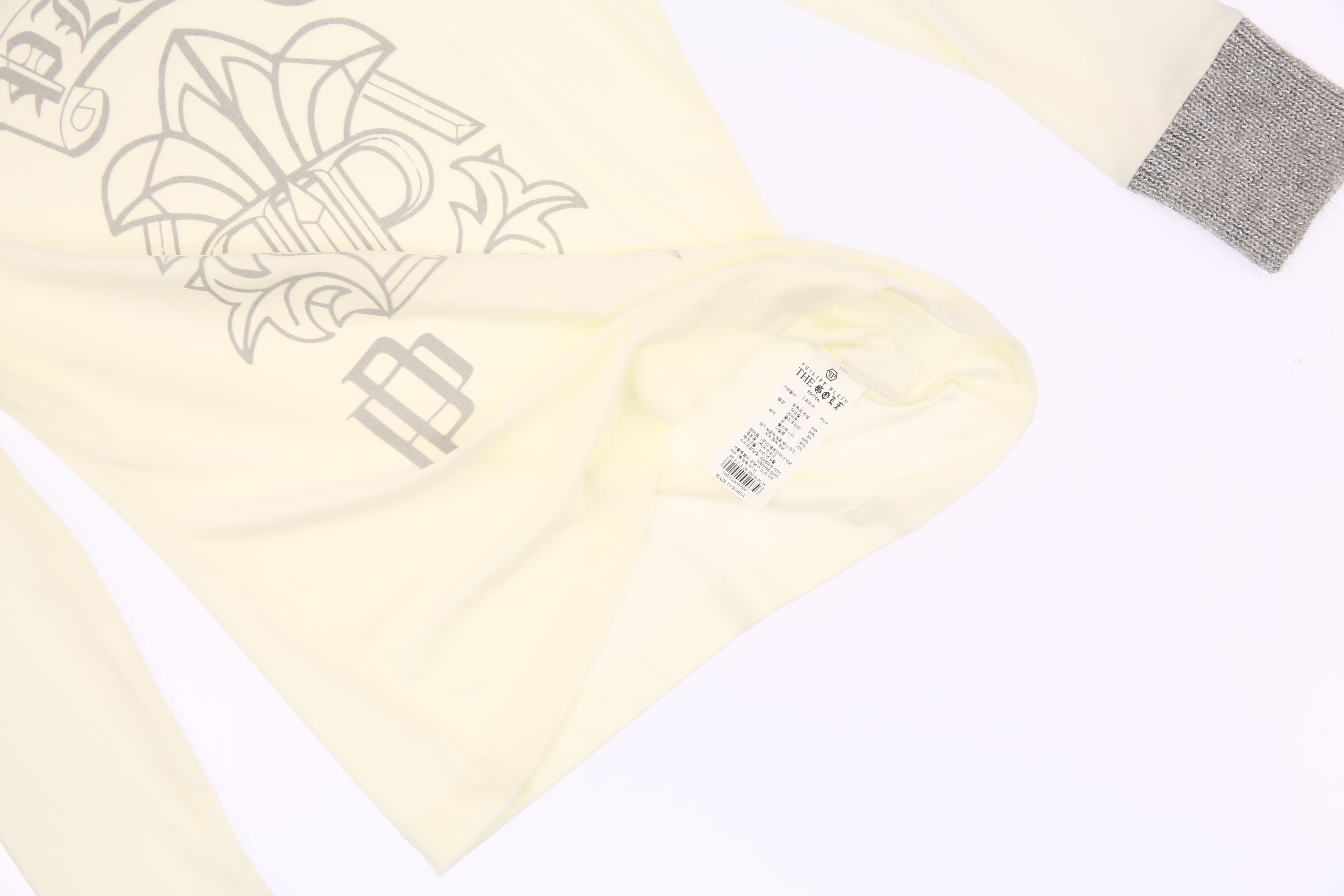 실버 디테일 하이넥 티셔츠