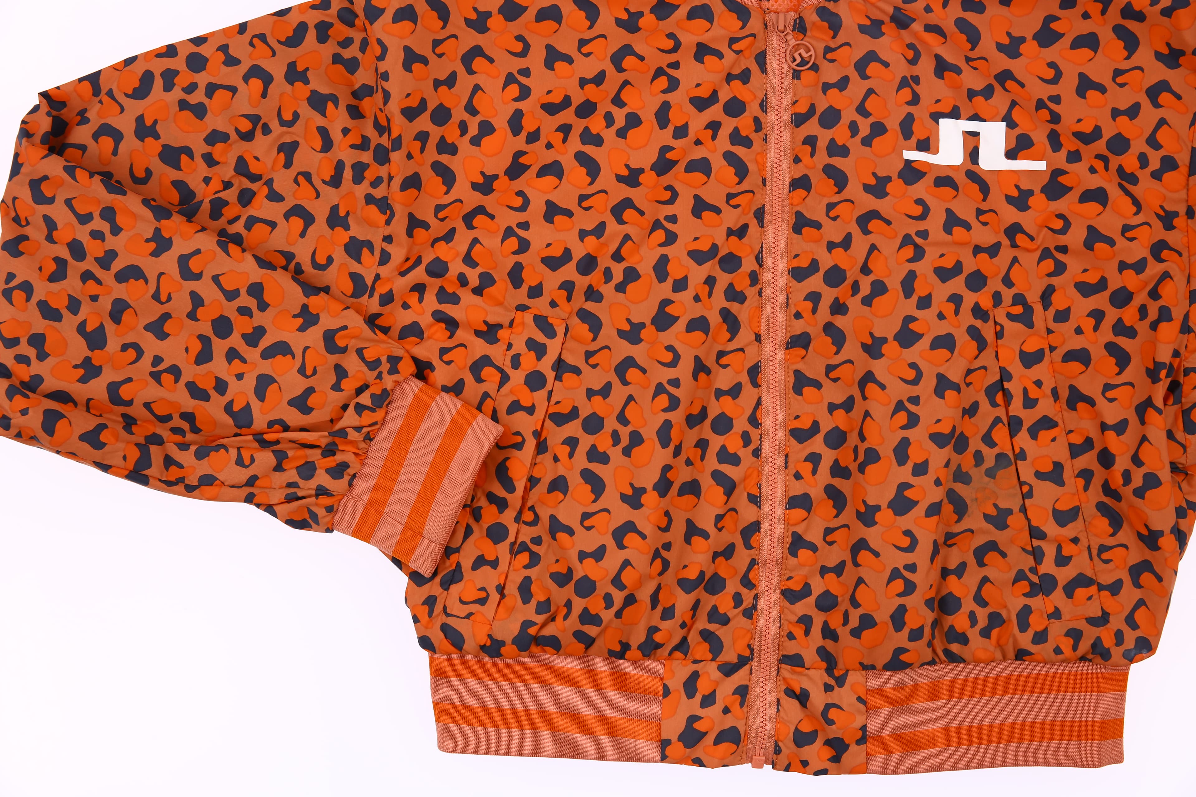 에니멀 프린트 자켓