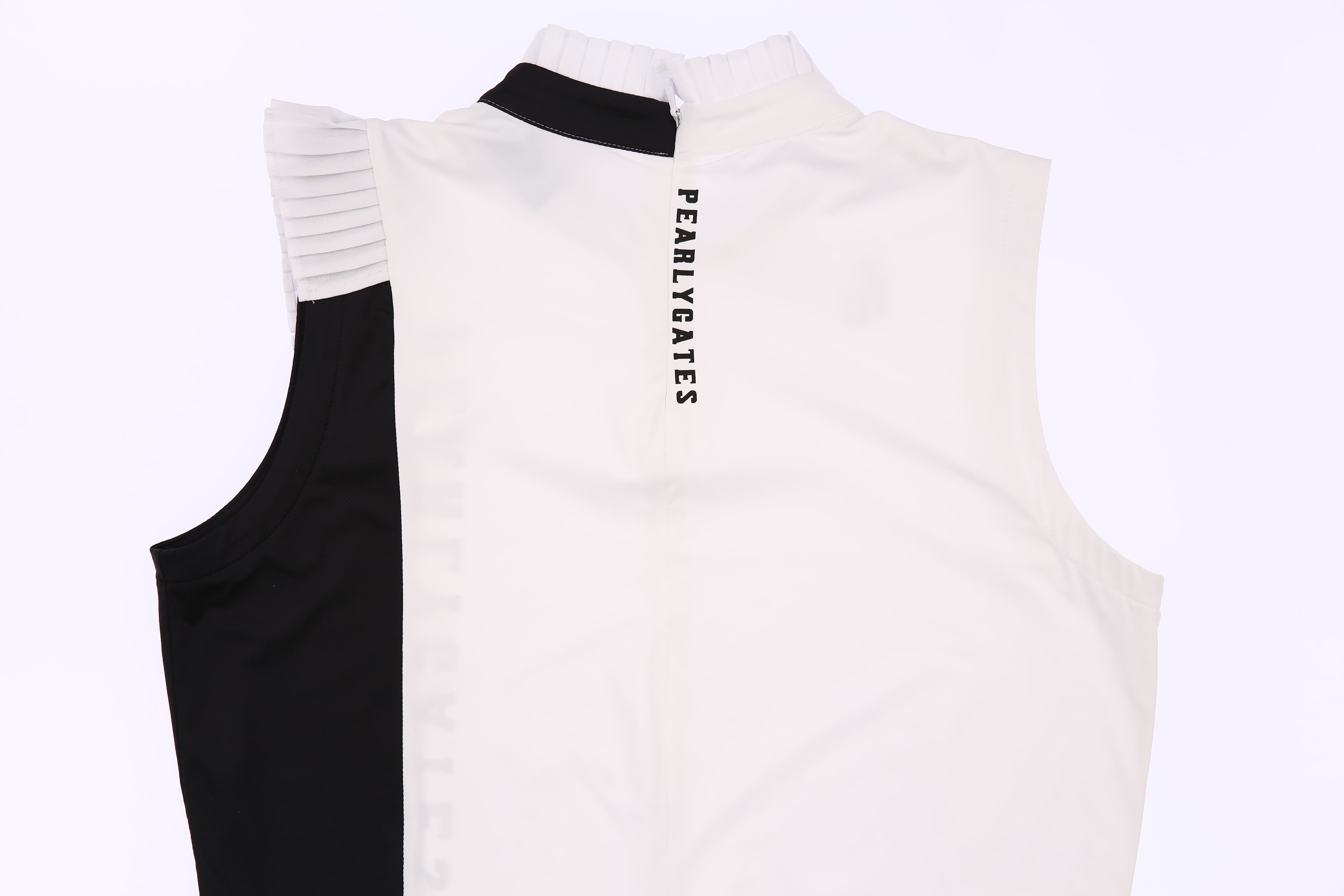 플리츠넥 슬리브리스