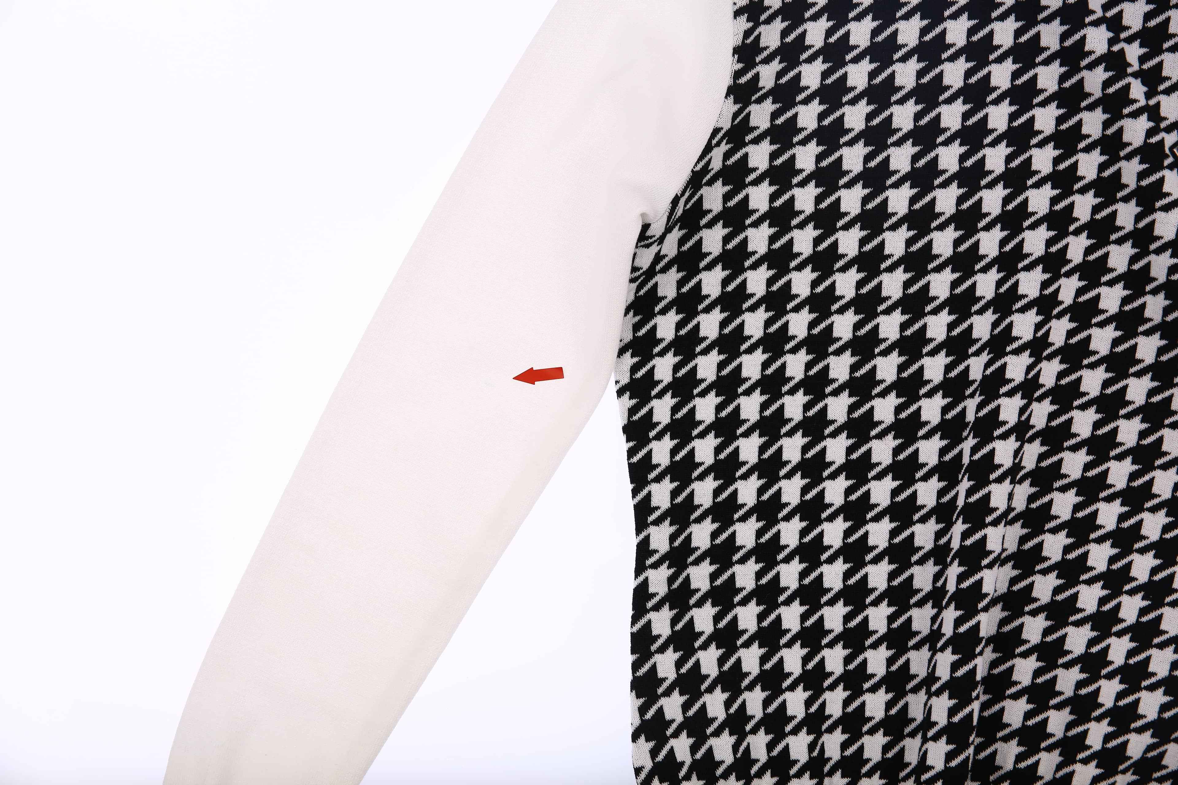 하운드투스 자가드 라운드 니트