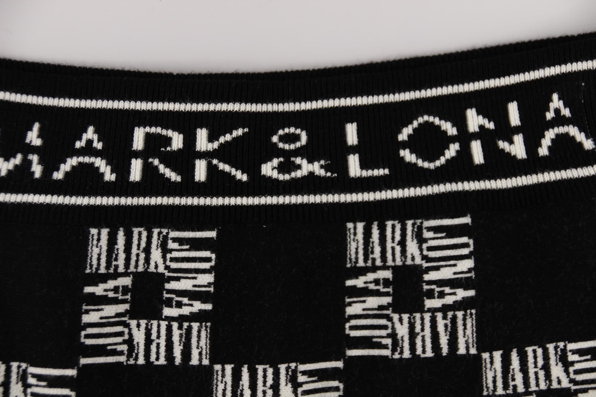 로고 패턴 니트 스커트