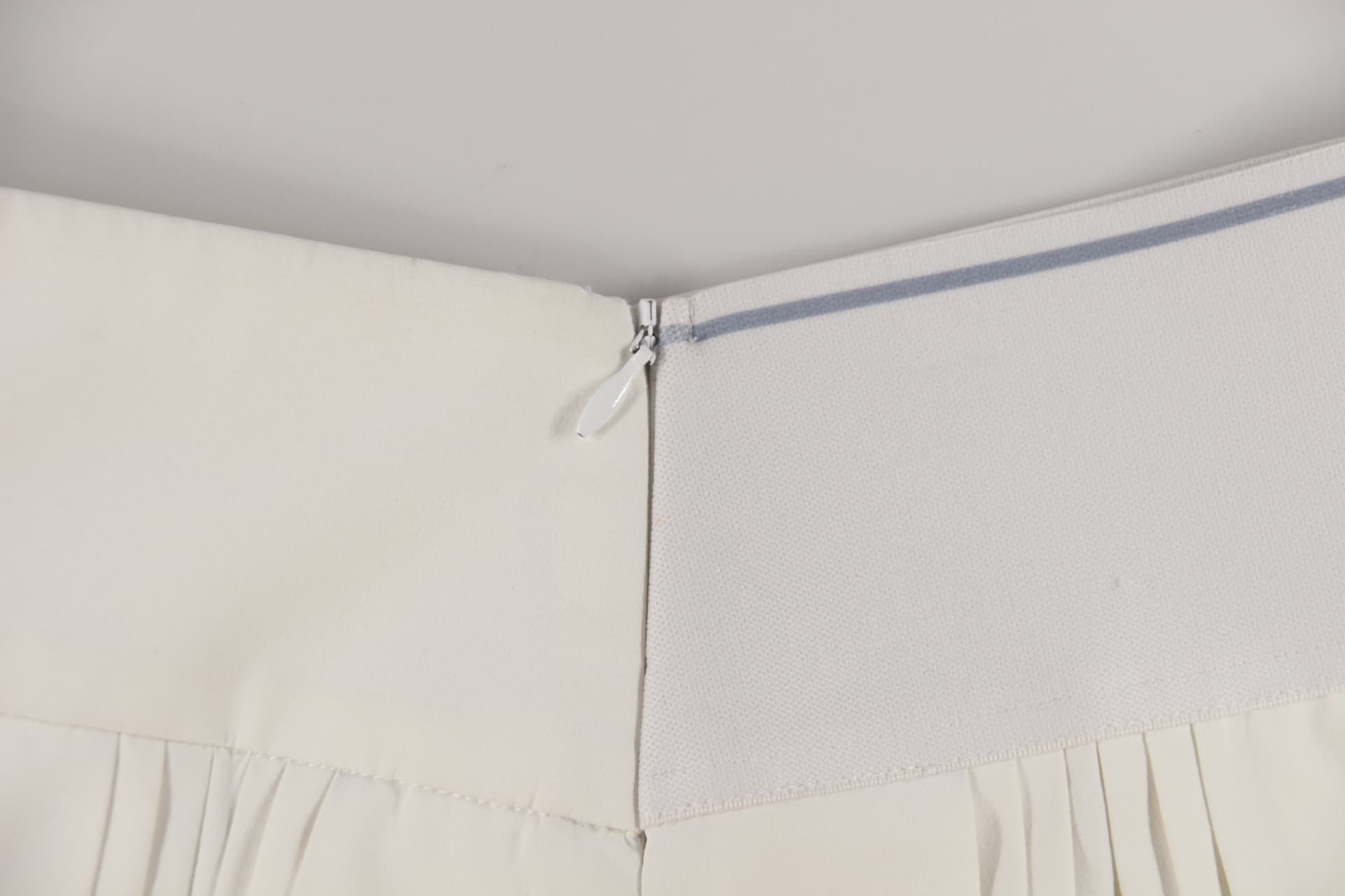 로고 밴딩 플리츠 스커트