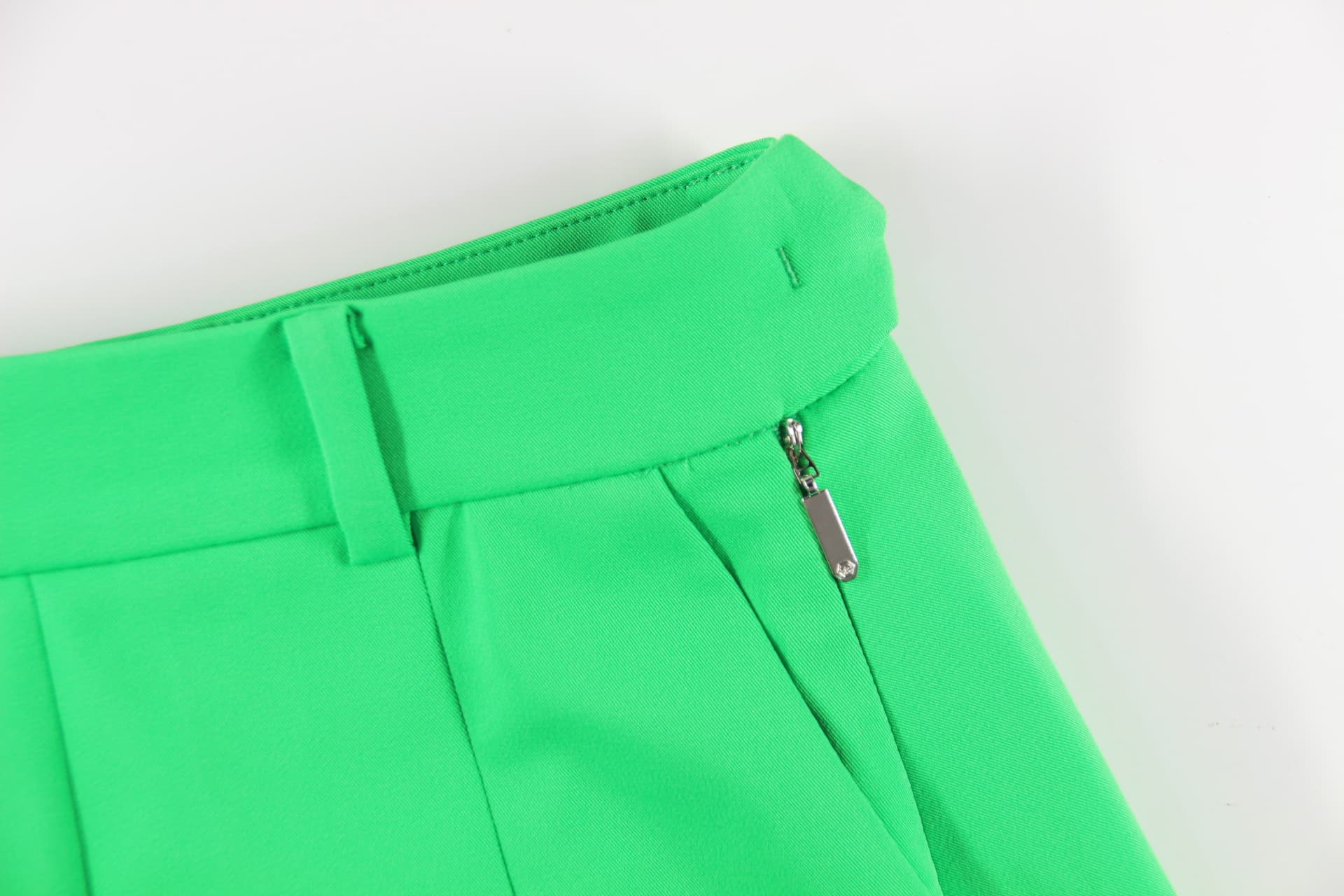 스터드 자수 플리츠 스커트