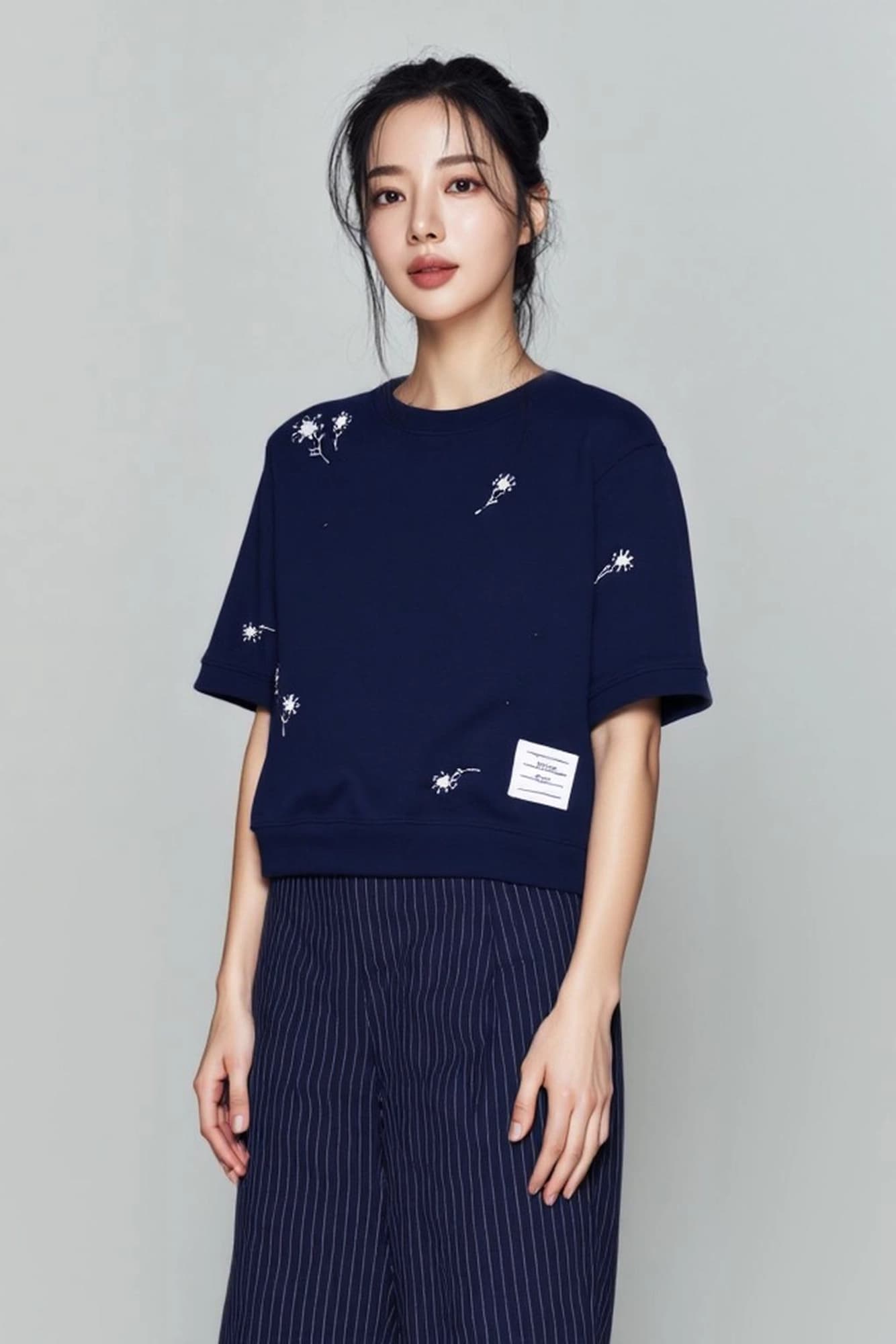 플라워 자수 반팔 티셔츠