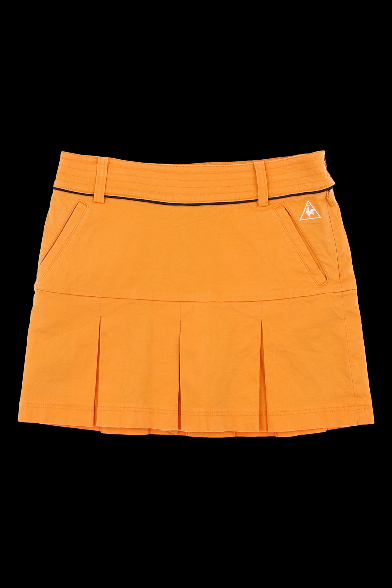 투버튼 자수 로고 플리츠 스커트