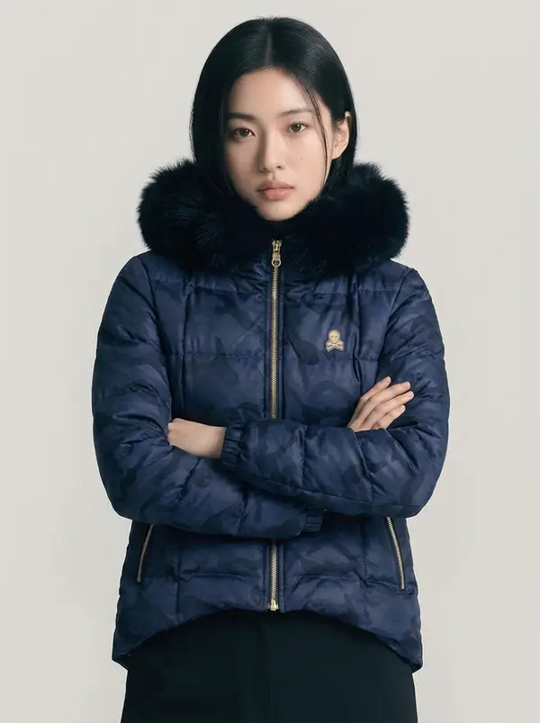 네이비 카모플라쥬 퍼 트리밍 숏 다운 점퍼