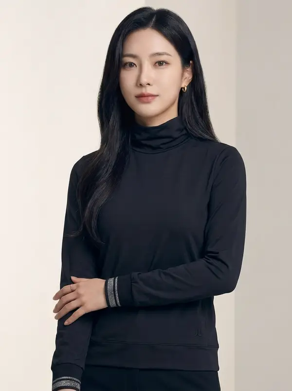 블랙 하이넥 긴팔 티셔츠